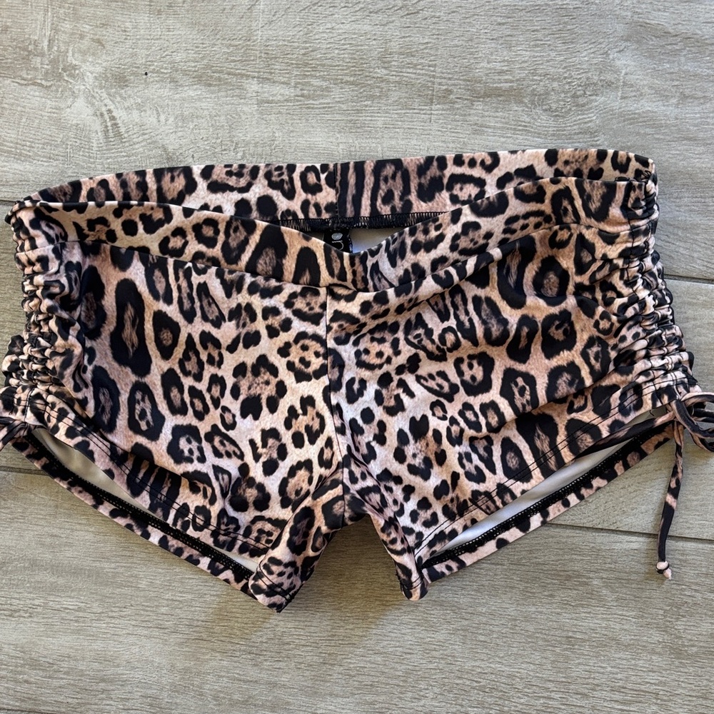 Onzie Leopard Print Side-Drawstring Bike Shorts - Tan & Black